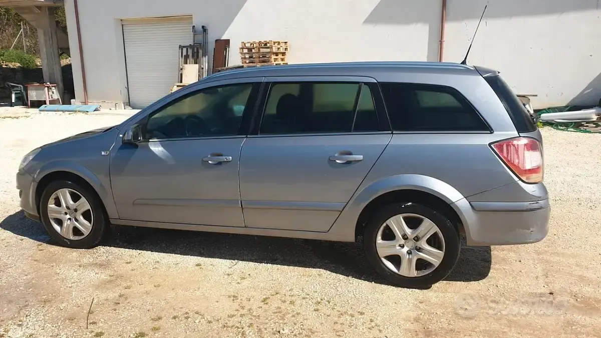 Usata Opel Astra Cosmo 110 CV (80 kW) 2009 Grigio Station wagon