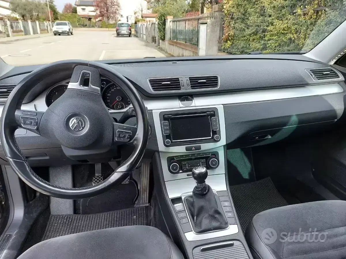 Usata VW Passat Highline 140 CV (102 kW) 2011 Nero Station wagon