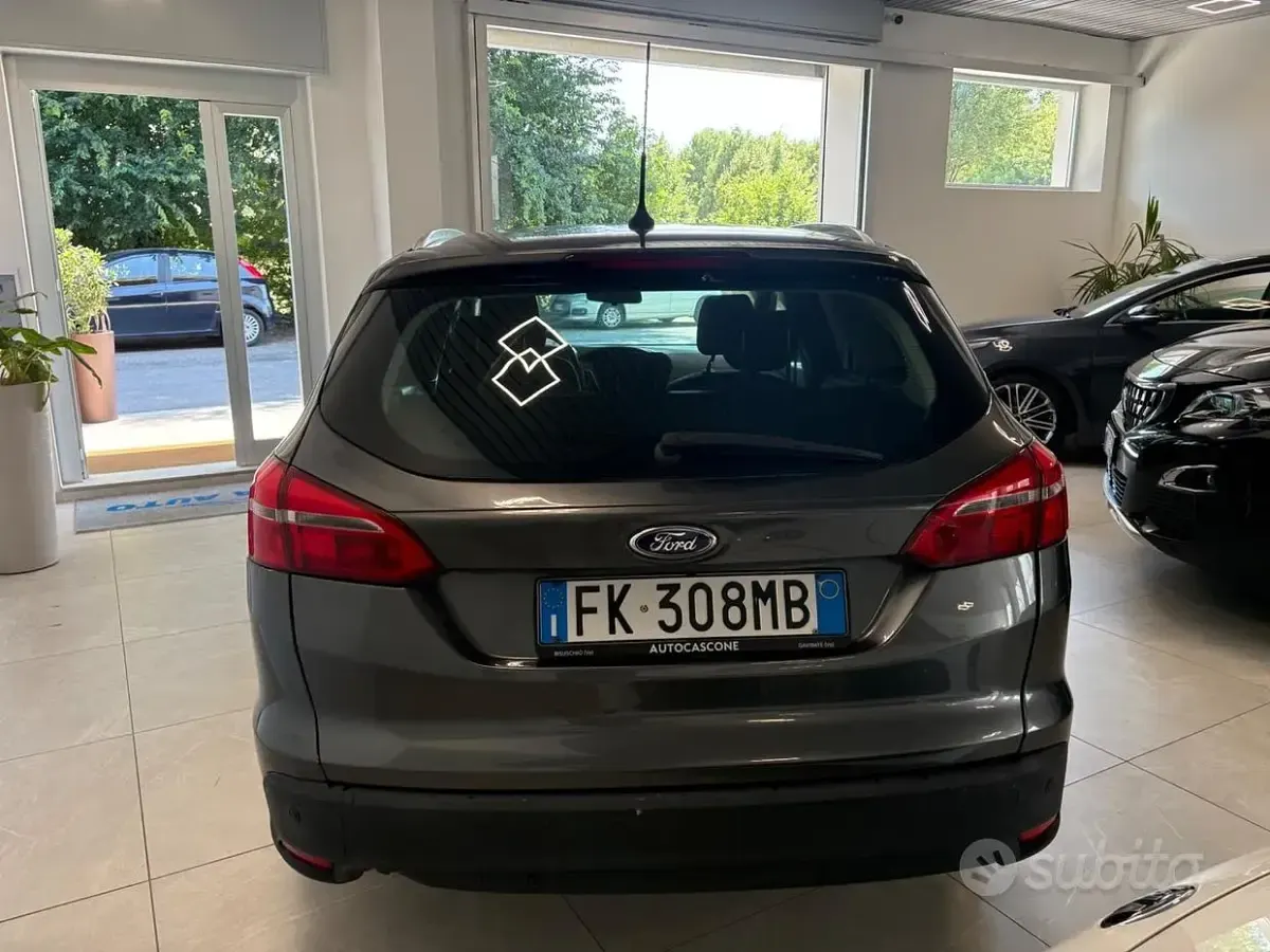 Usata Ford Focus ST-Line 120 CV (88 kW) 2018 Grigio Station wagon