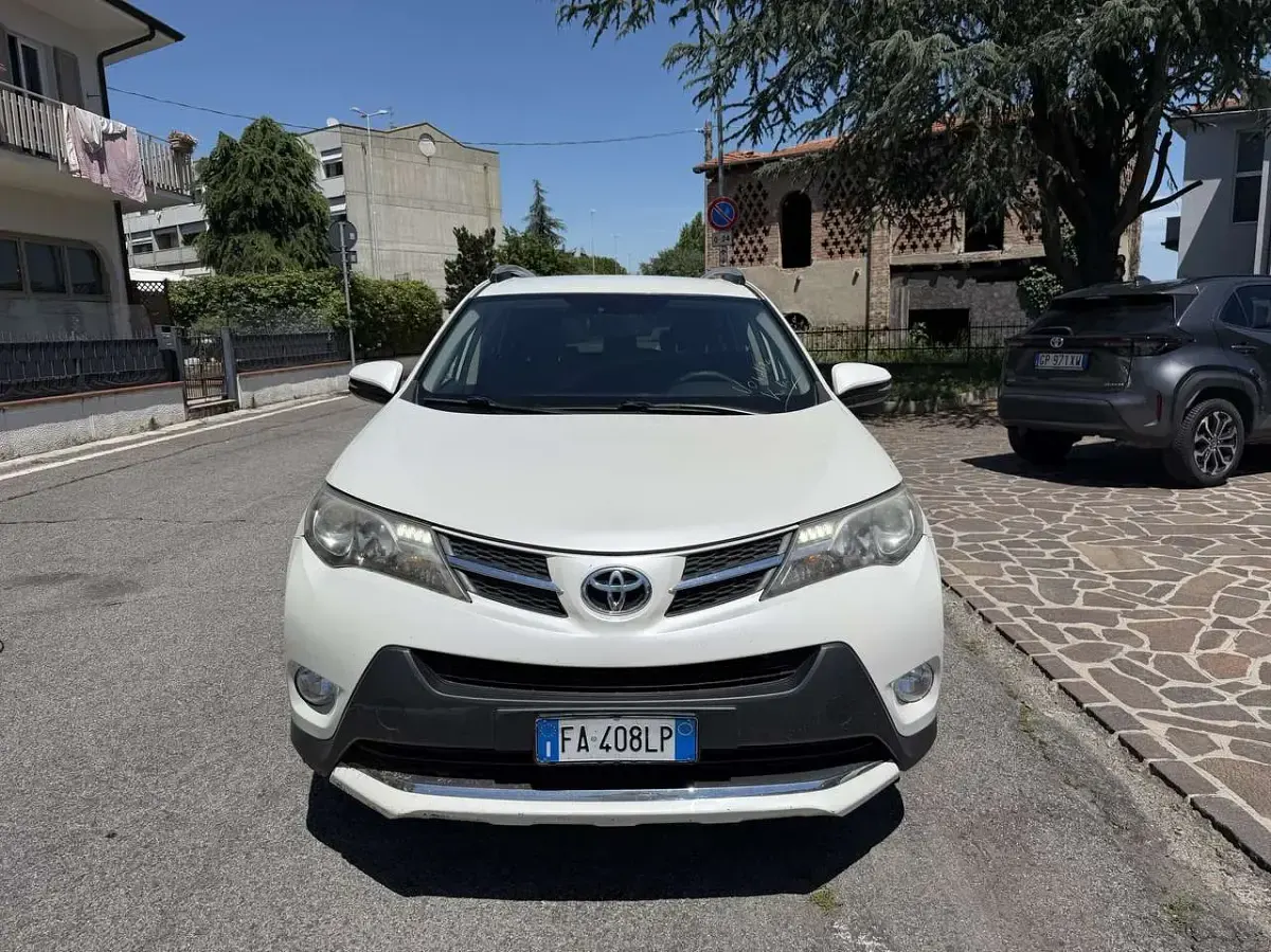 Usata Toyota RAV4 Edition 150 CV (110 kW) 2015 Bianco SUV