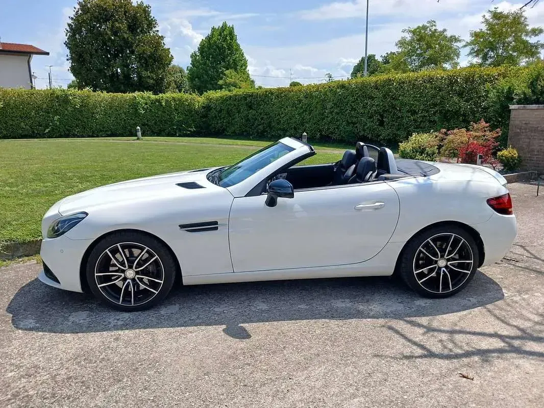 Usata Mercedes SLC300 AMG 245 CV (180 kW) 2016 Bianco Cabrio