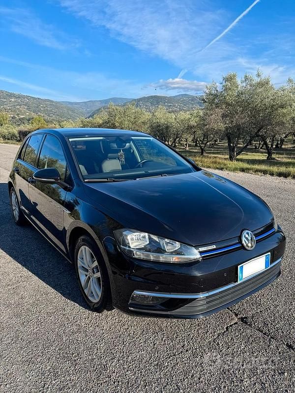 Usata VW Golf VII Highline 110 CV (80 kW) 2017 Berlina