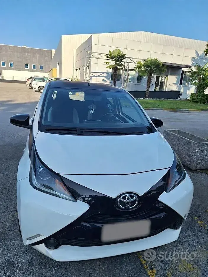 Usata Toyota Aygo 69 CV (50 kW) 2017 Bianco Utilitaria