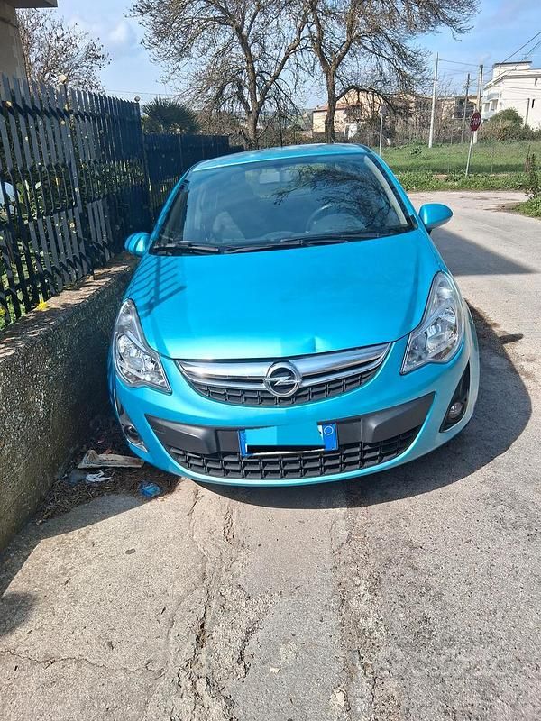 Usata Opel Corsa 95 CV (69 kW) 2011 Blu Utilitaria