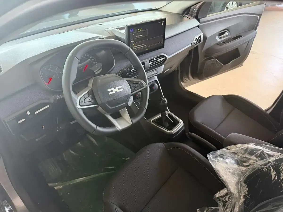 Nuova Dacia Sandero Expression 101 CV (74 kW) 2026 Grigio Berlina