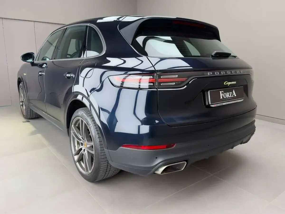 Usata Porsche Cayenne 340 CV (250 kW) 2021 Blu moonlight SUV