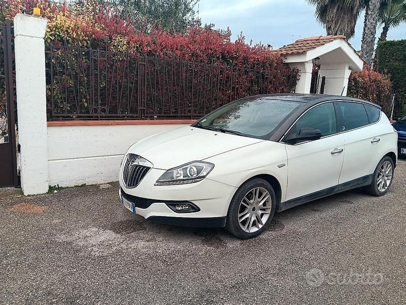 Usata Lancia Delta 120 CV (88 kW) 2011 Bianco Utilitaria