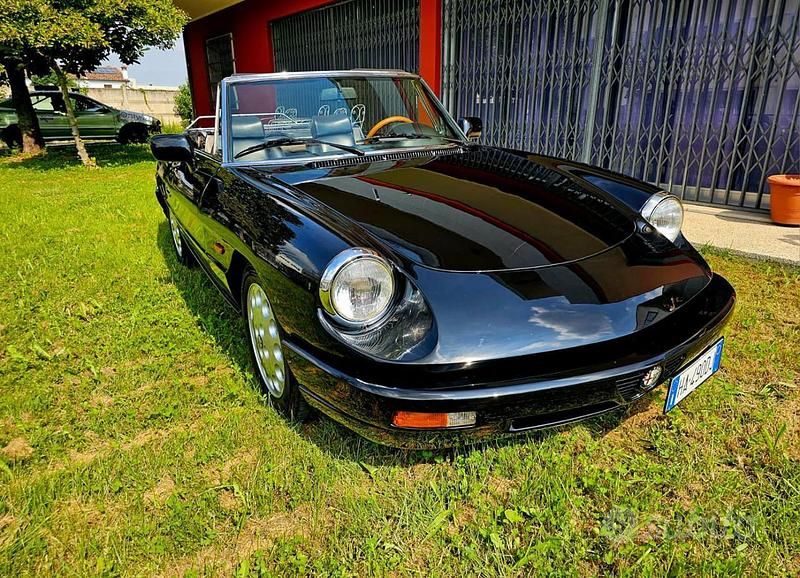 Usata Alfa Romeo Spider 122 CV (89 kW) 1993 Nero Cabrio