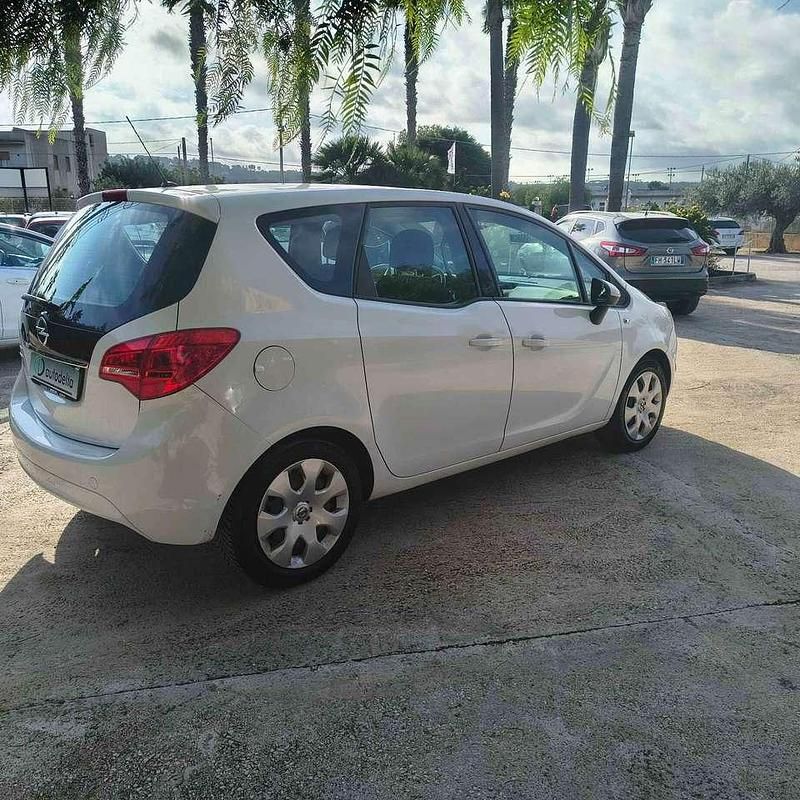Usata Opel Meriva 101 CV (74 kW) 2012 Bianco Monovolume