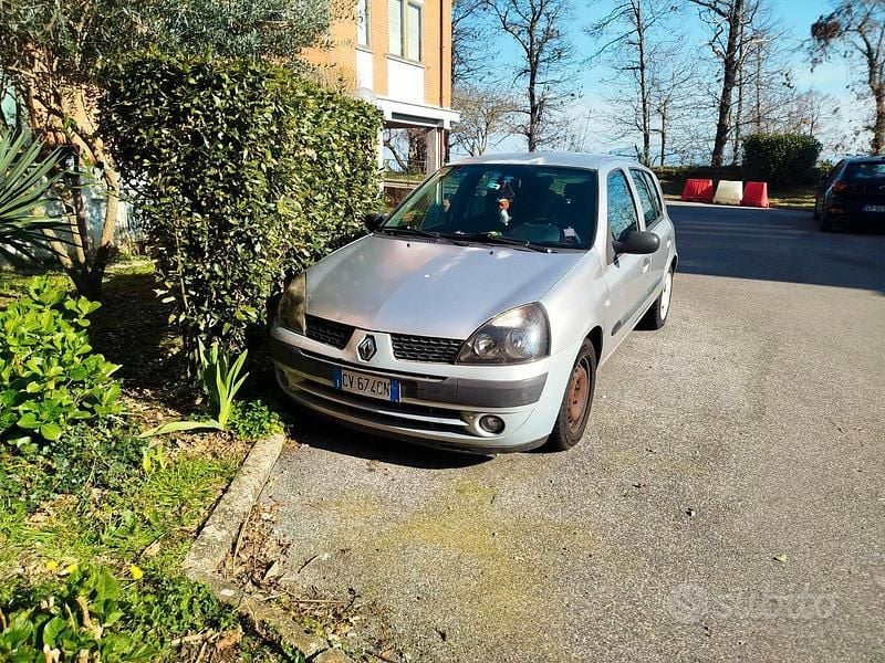 Usata Renault Clio II 65 CV (47 kW) 2002 Grigio Utilitaria