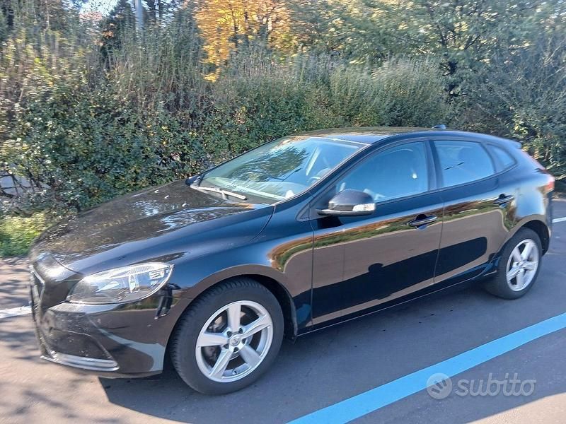 Occasion Volvo V40 Kinetic 120 ch (88 kW) 2016 Noir Berline