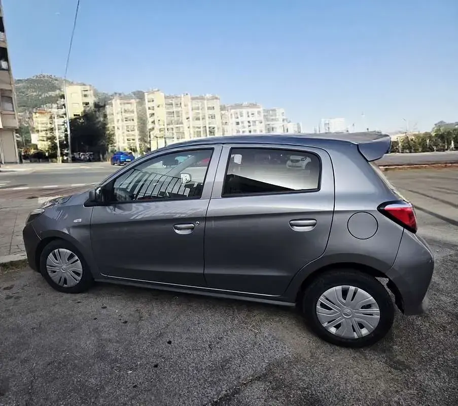 Usata Mitsubishi Space Star Invite 71 CV (52 kW) 2023 Grigio Utilitaria