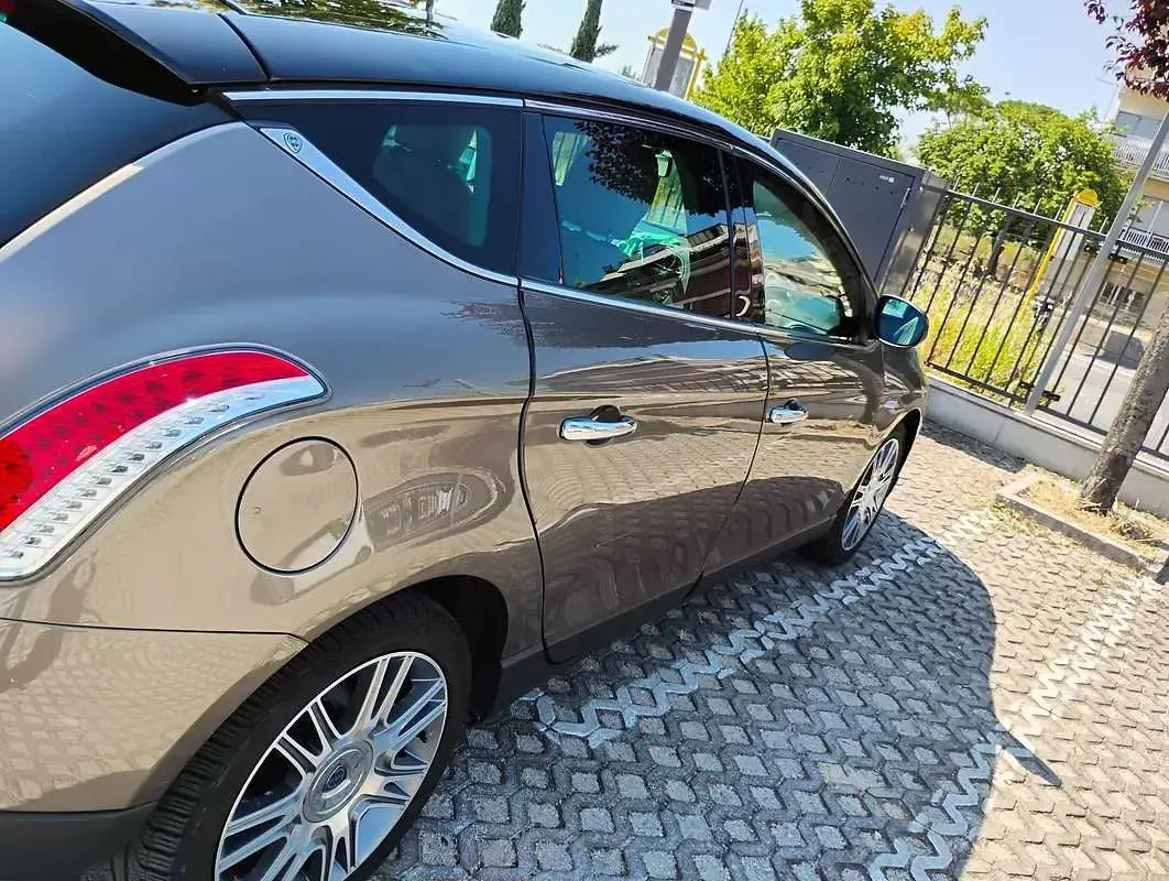Usata Lancia Delta 189 CV (139 kW) 2010 Bronzo Utilitaria