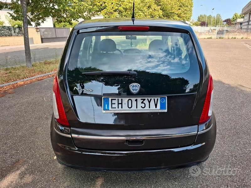 Usata Lancia Musa 78 CV (57 kW) 2011 Nero Monovolume