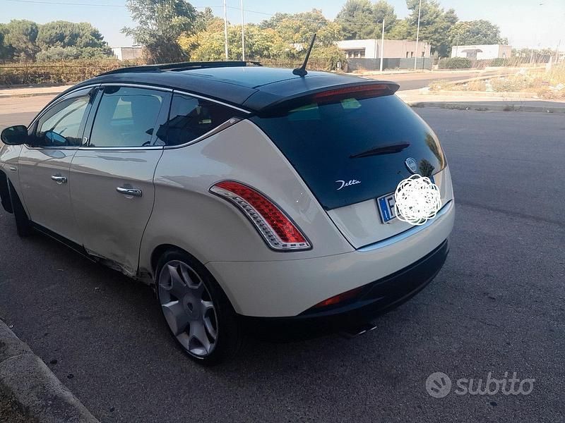Usata Lancia Delta 120 CV (88 kW) 2009 Utilitaria