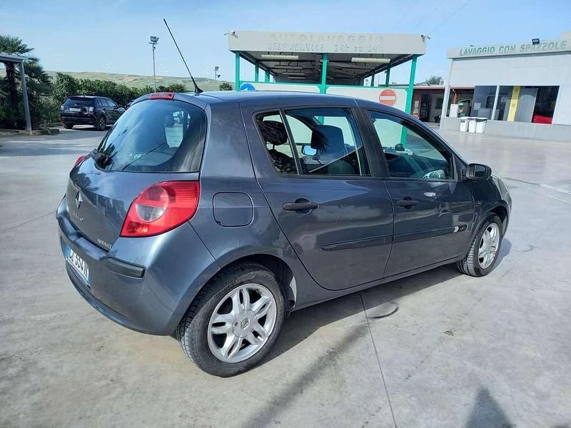 Usata Renault Clio II Luxe 86 CV (63 kW) 2006 Blu/azzurro Berlina