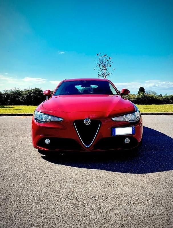 Usata Alfa Romeo Giulia 150 CV (110 kW) 2017 Rosso Berlina