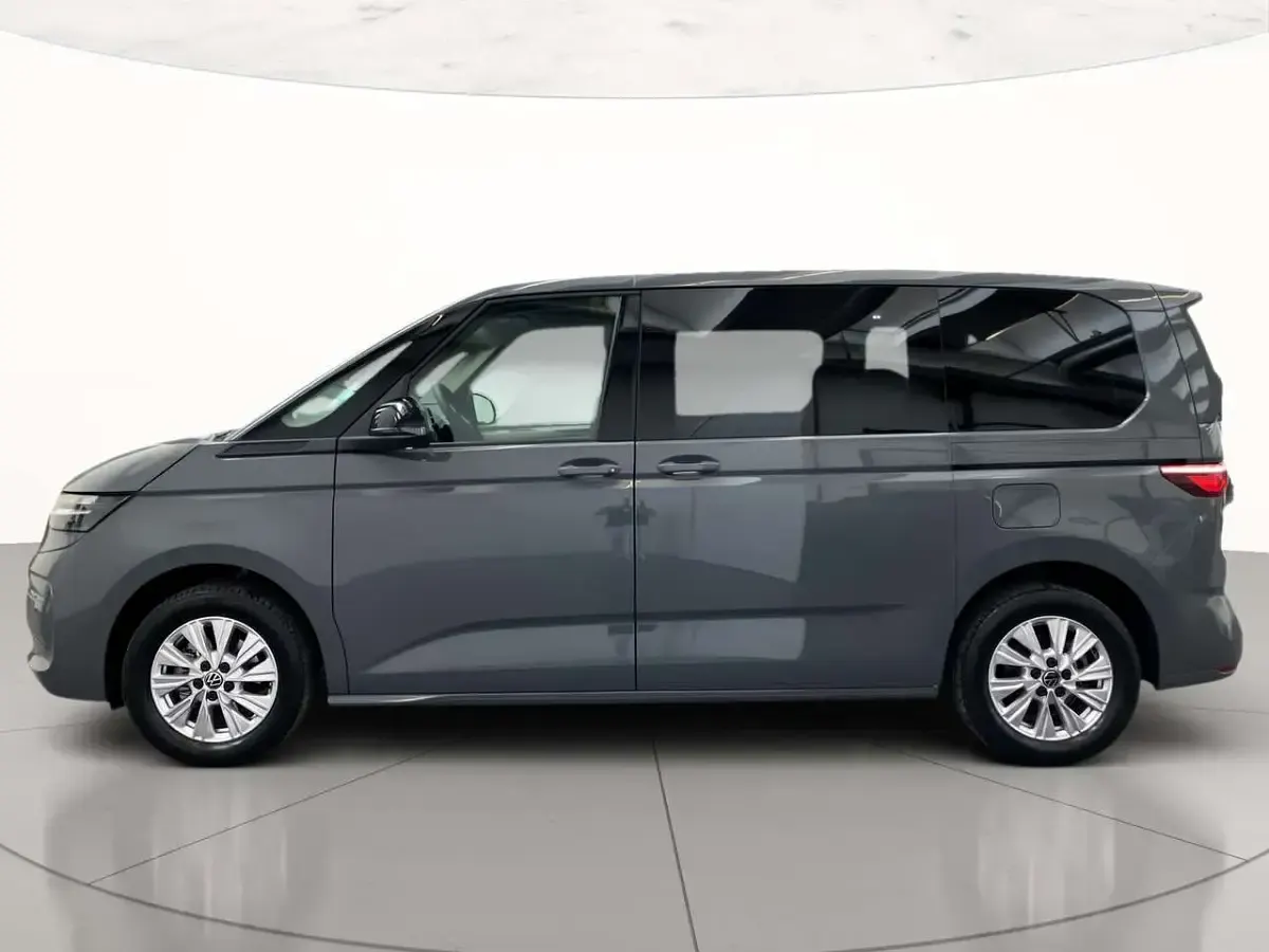 Usata VW Multivan 150 CV (110 kW) 2025 Pure gray Monovolume