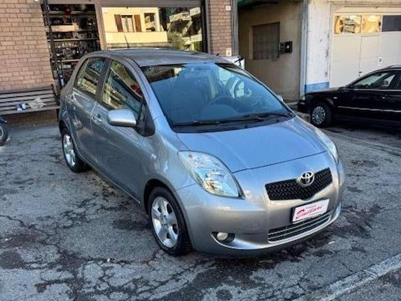 Azzurro chiaro Usata 2005 Toyota Yaris Sol Tre volumi | 2500 € (Buon prezzo) - Immagine 1/4
