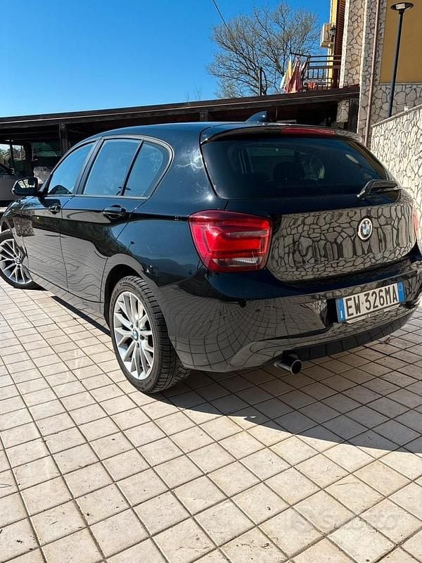 Begagnad BMW 118 Sport Line 143 HK (105 kW) 2014 Svart Halvkombi