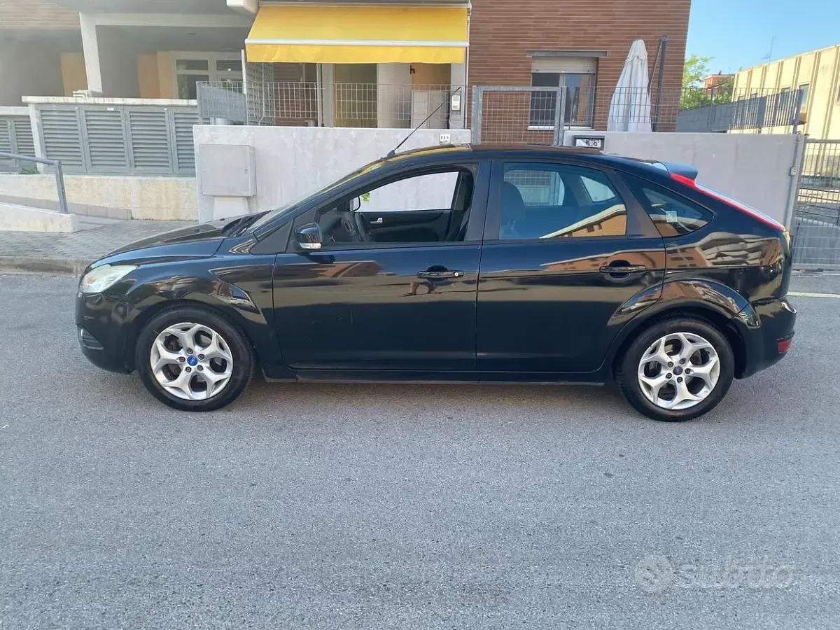 Usata Ford Focus 90 CV (66 kW) 2010 Nero Berlina
