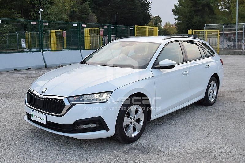 Usata Skoda Octavia Executive 116 CV (85 kW) 2022 Bianco Station wagon