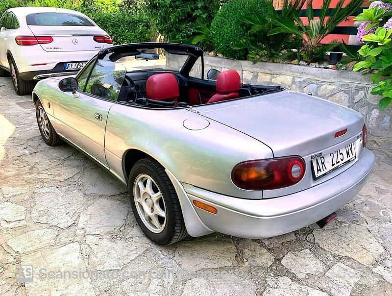 Usata Mazda MX5 116 CV (85 kW) 1998 Grigio Cabrio
