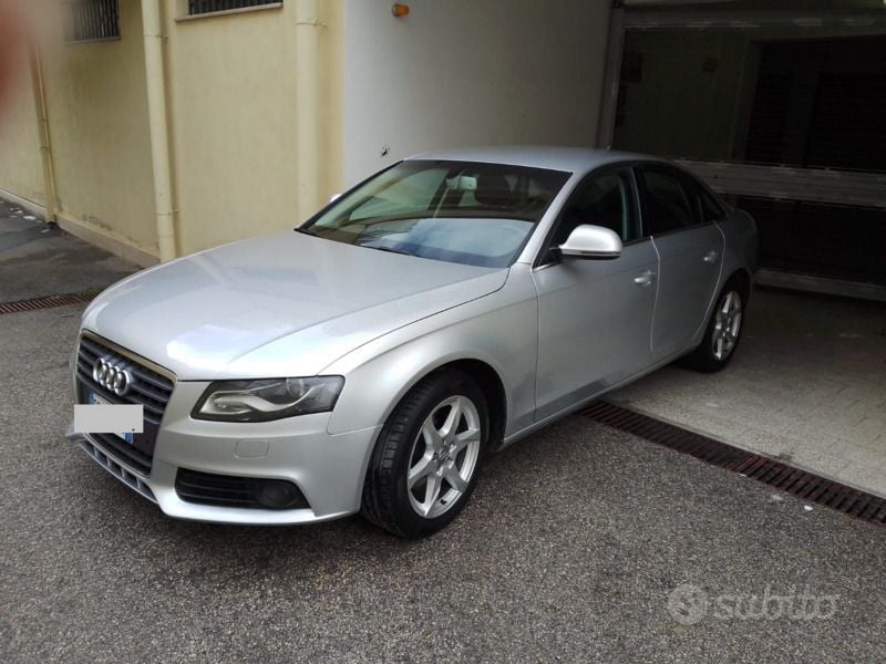 Grigio Usata 2009 Audi A4 Tre volumi | 7000 € (Buon prezzo) - Immagine 1/4