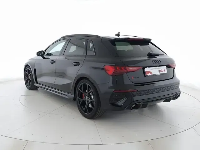 Usata Audi RS3 Sportback Comfort 400 CV (294 kW) 2023 Nero mythos metallizzato Utilitaria