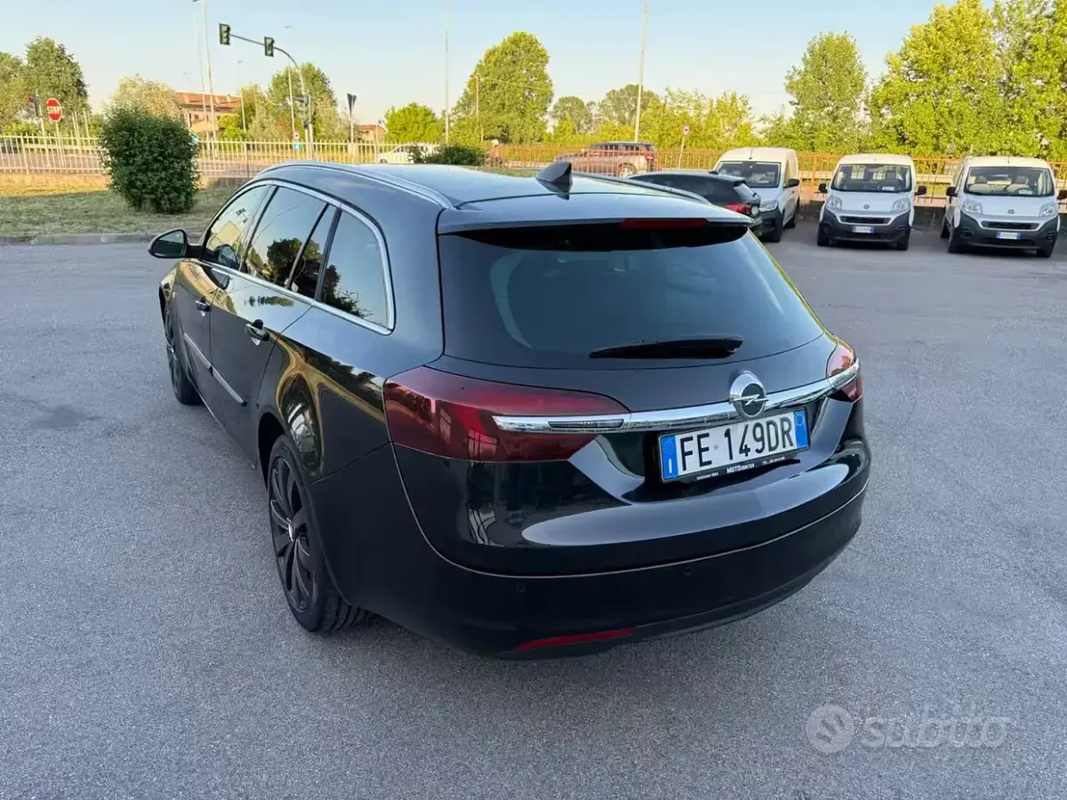 Usata Opel Insignia Business 136 CV (100 kW) 2016 Nero Station wagon