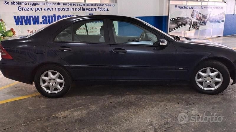 Usata Mercedes C220 116 CV (85 kW) 2002 Blu Berlina