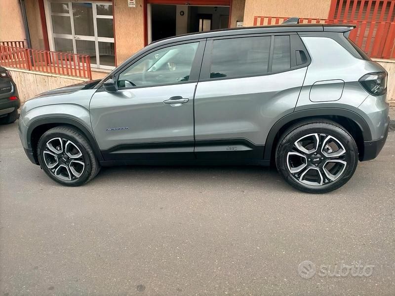 Usata Jeep Avenger Summit 101 CV (74 kW) 2024 Grigio SUV