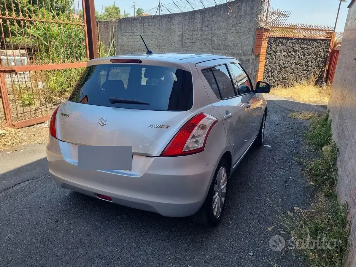 Usata Suzuki Swift 94 CV (69 kW) 2011 Grigio Utilitaria