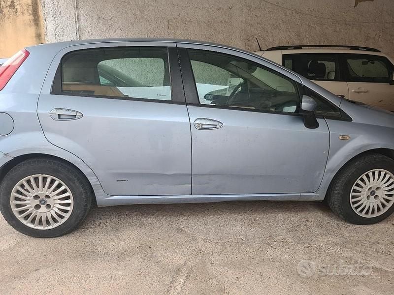 Usata Fiat Punto 69 CV (50 kW) 2006 Berlina