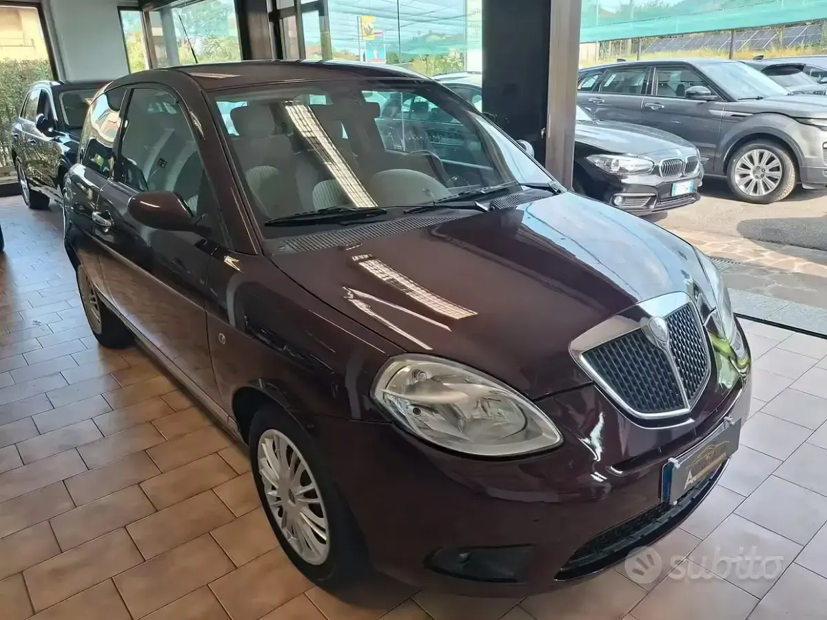 Usata Lancia Ypsilon 60 CV (44 kW) 2007 Viola Utilitaria