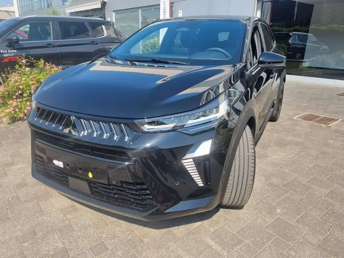 Nuova Mitsubishi Grandis Intense 141 CV (103 kW) 2026 Onyx black metallizzato SUV