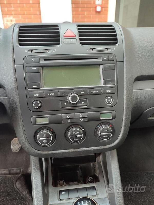 Usado VW Golf IV 105 CV (77 kW) 2006 Negro Berlina