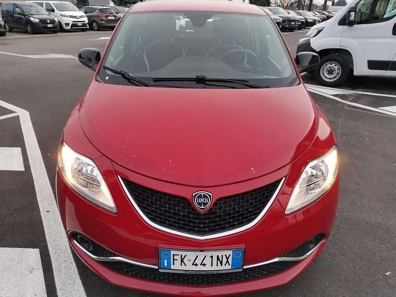 Usata Lancia Ypsilon 69 CV (50 kW) 2017 Rosso Utilitaria