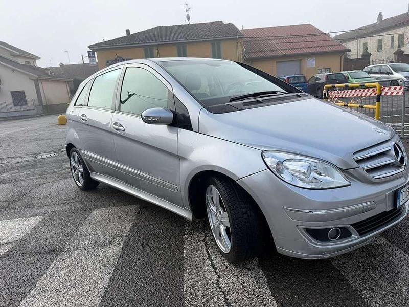 Usata Mercedes B200 140 CV (102 kW) 2006 Argento Monovolume