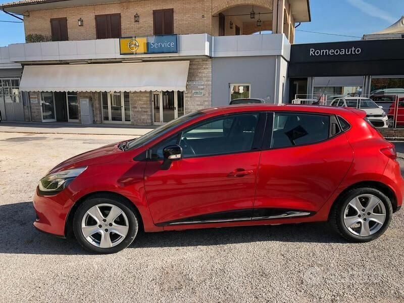 Usata 2012 Renault Clio IV Tre volumi | 2000 € (Buon prezzo) - Immagine 1/4