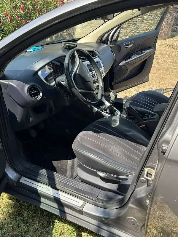 Usata Lancia Delta 120 CV (88 kW) 2010 Argento Utilitaria