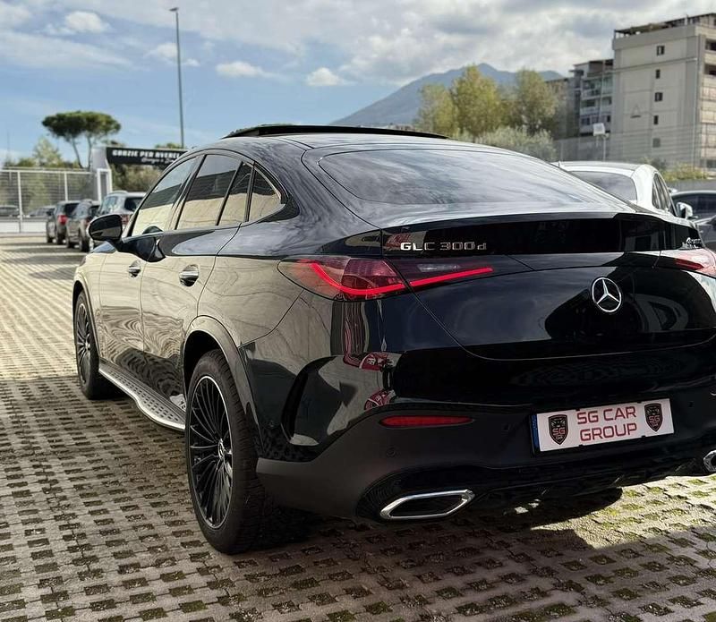 Usata Mercedes GLC300e AMG Line Premium Plus 269 CV (197 kW) 2024 Obsidian black metatallic SUV