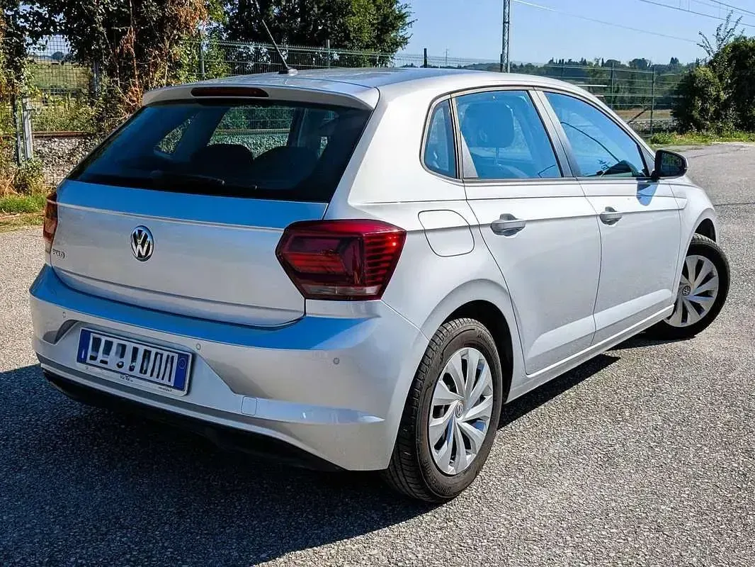 Usata VW Polo Trendline 65 CV (47 kW) 2017 Argento Berlina