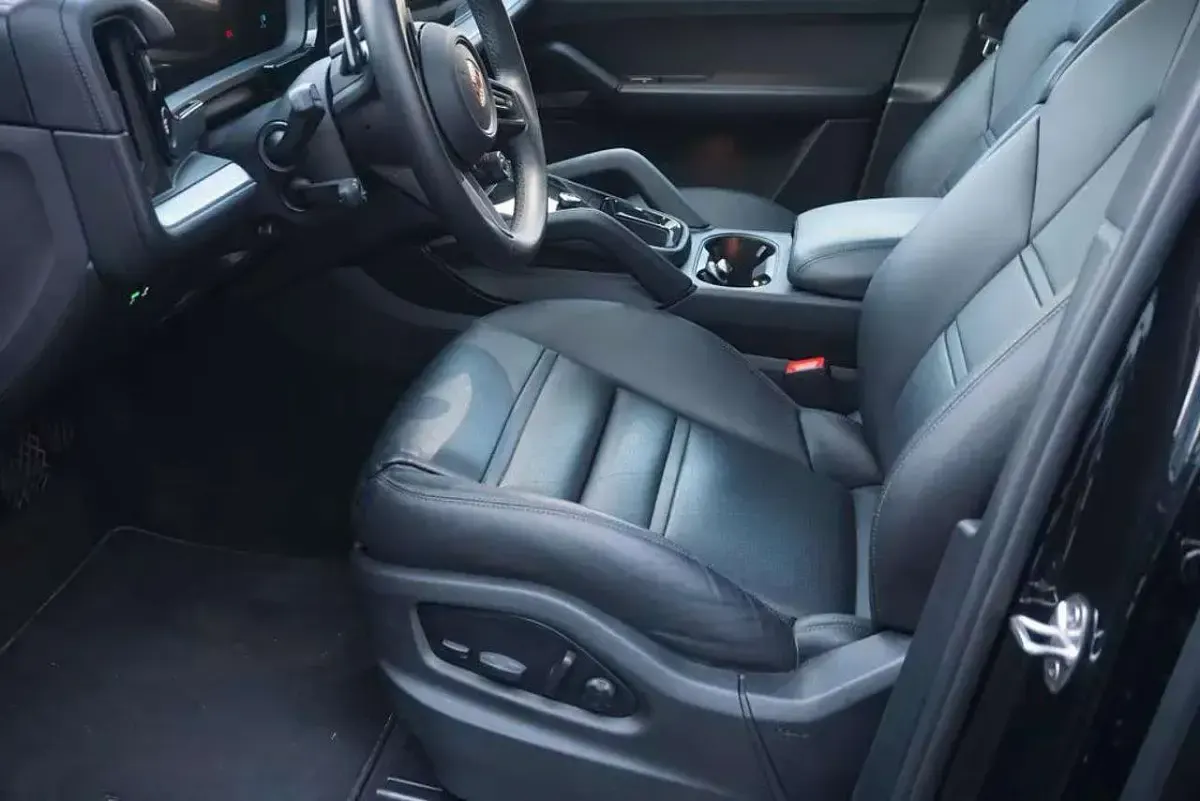 Usata Porsche Cayenne E-Hybrid 470 CV (345 kW) 2025 Nero SUV