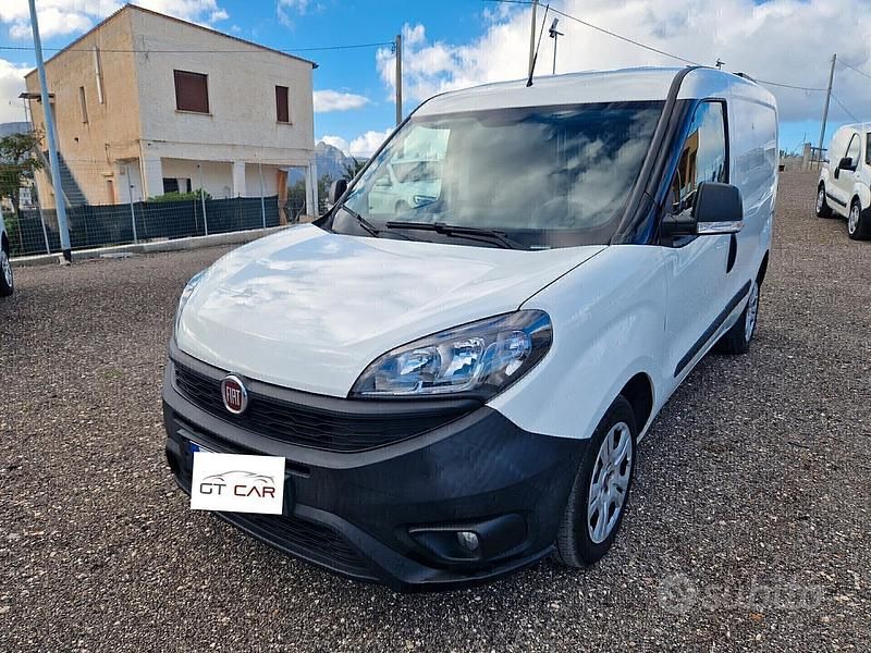 Usata Fiat Doblò S 105 CV (77 kW) 2020 Bianco Monovolume