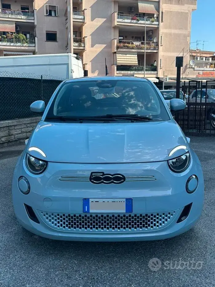 Usata Fiat 500e Icon 42 kW (58 CV) 2021 Bluazzurro Berlina