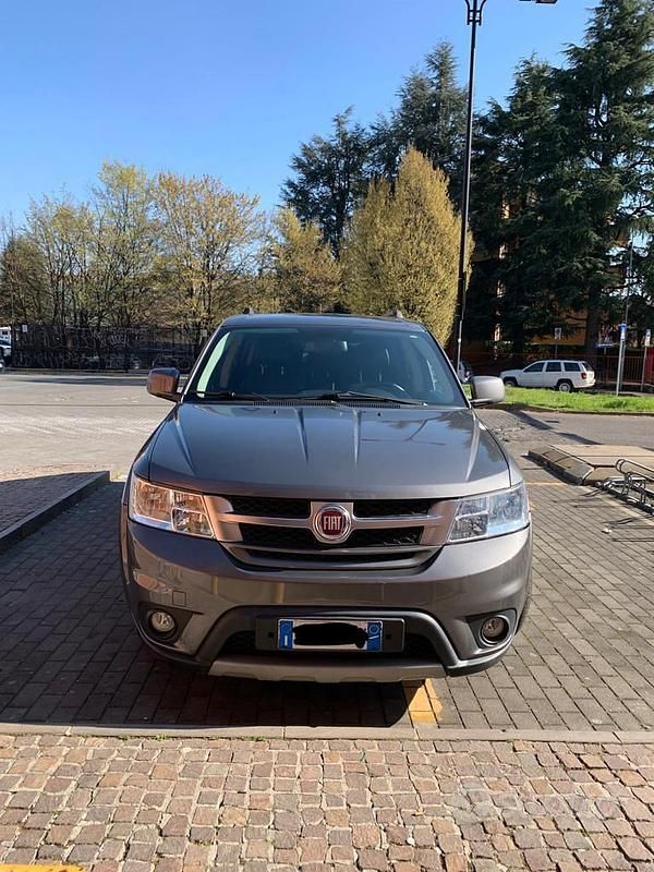 Usata Fiat Freemont Lounge 170 CV (125 kW) 2013 Grigio SUV