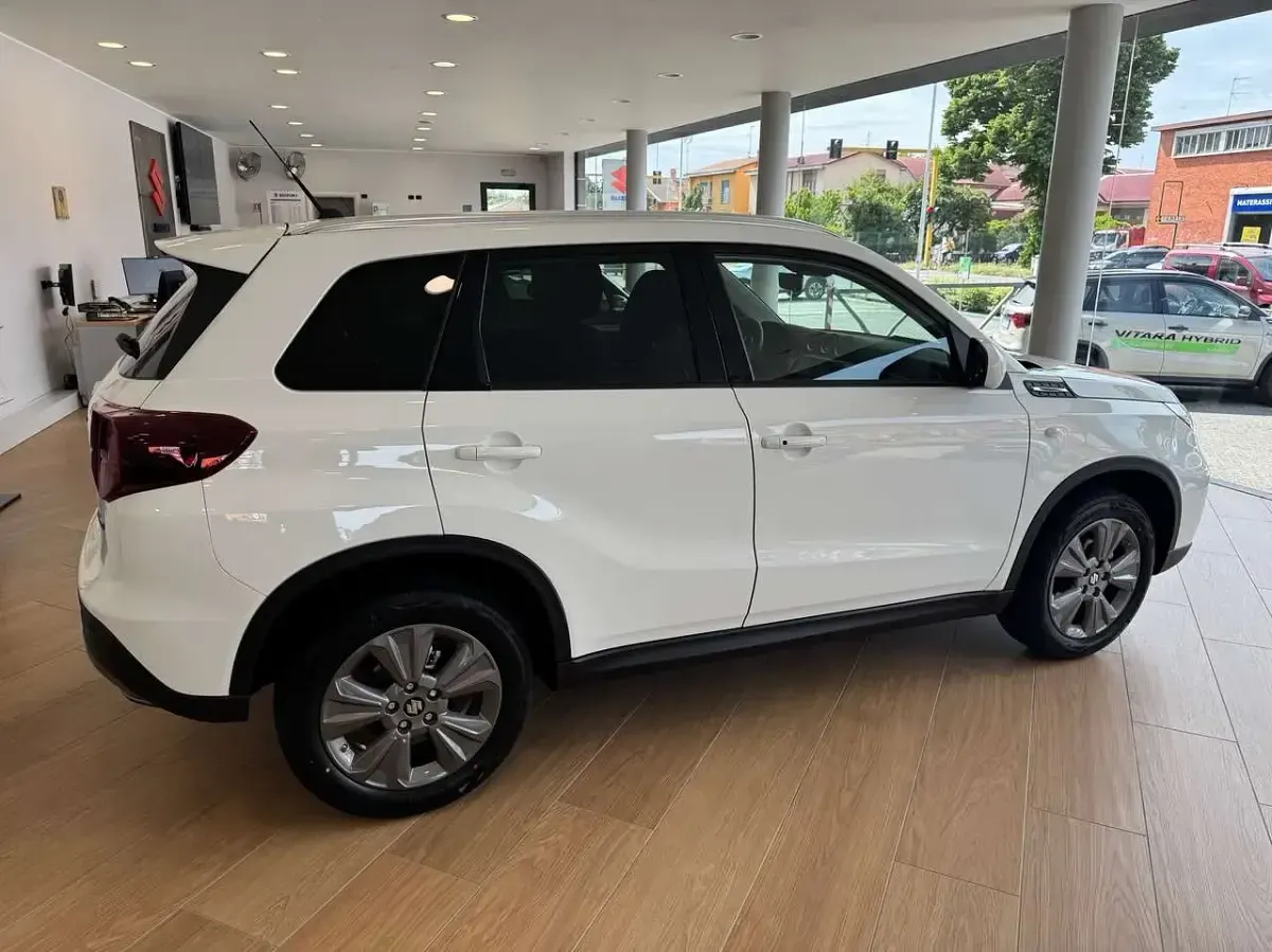 Nuova Suzuki Vitara Cool 129 CV (94 kW) 2026 Bianco santorini SUV