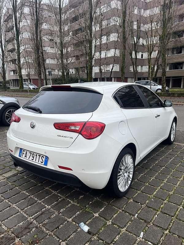 Usata Alfa Romeo Giulietta Exclusive 120 CV (88 kW) 2015 Utilitaria