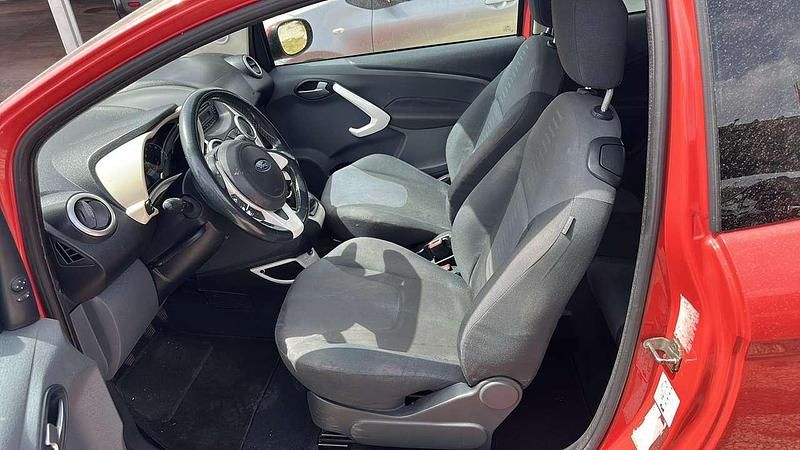 Usata Ford Ka Titanium 69 CV (50 kW) 2012 Arancione Utilitaria